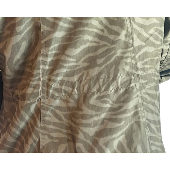 Guess Sz M Anorak Utility Jacket Roll Tab Sleeves Cowl Collar Animal Print Olive - Picture 11 of 16